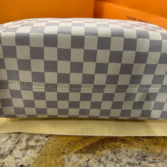 Louis Vuitton Graceful PM hobo in fresh Damier Azur - Picture 8 of 14